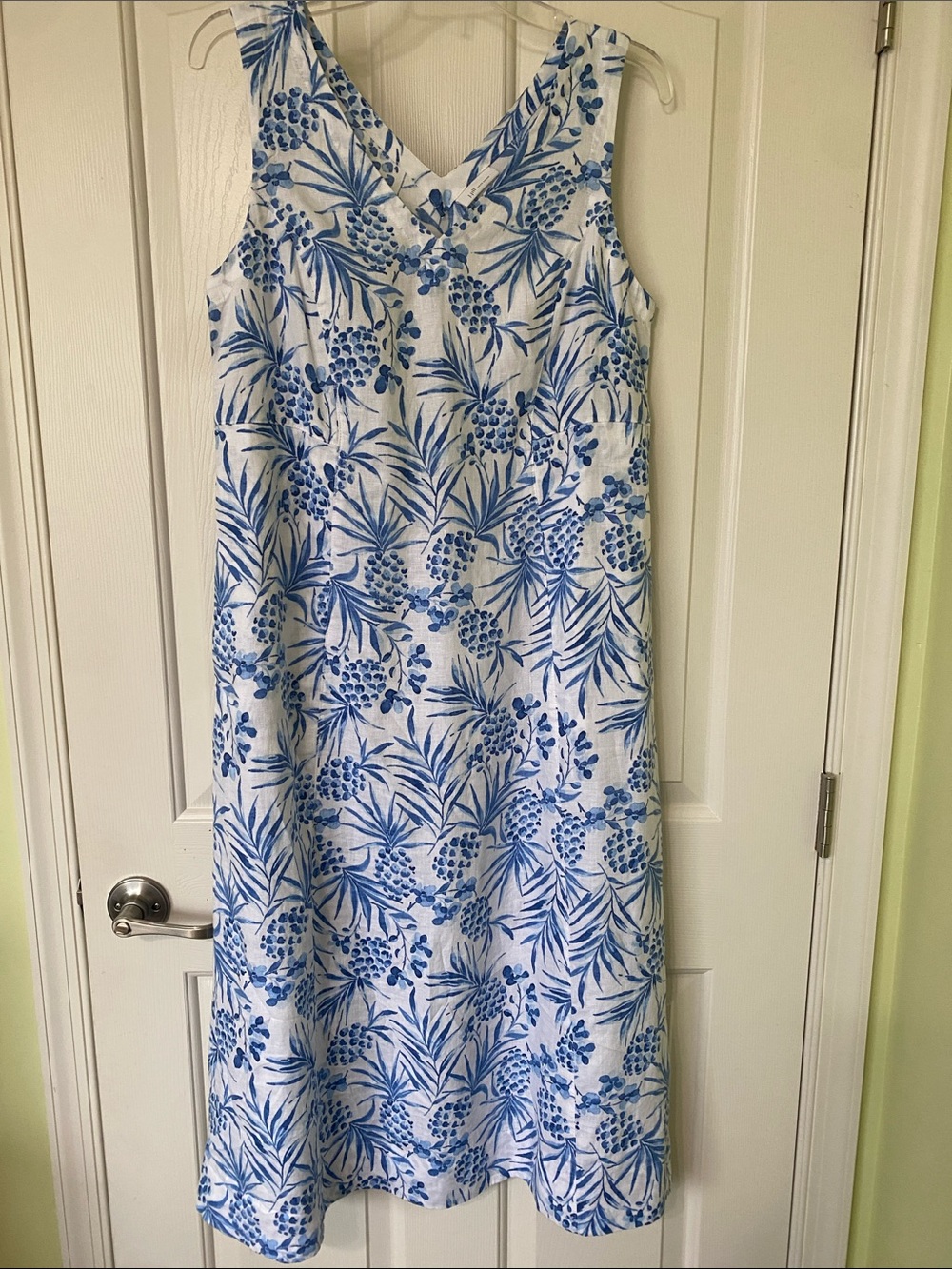 J. Jill White and Blue Floral Leaf Linen Tank